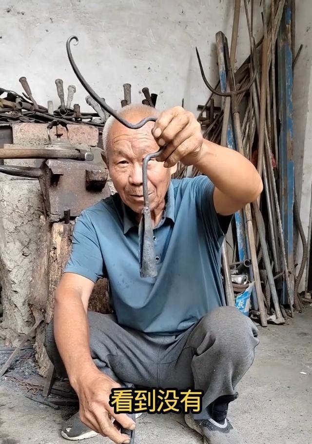 这玩意儿上面一个下面一个，俩配一块儿才好使，平时谁都不注意，其实离了它很多东西都