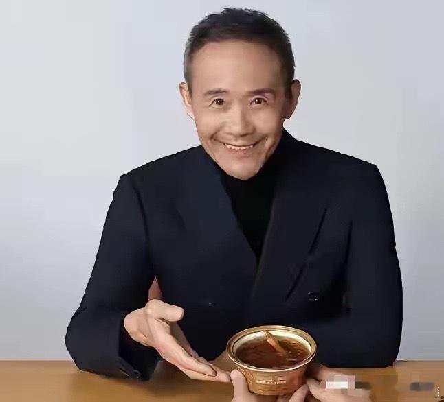 王石的瓜终于要开始被人啃了，虽然他那半路娶来的小老婆已公开发帖否认，他自己也暗示