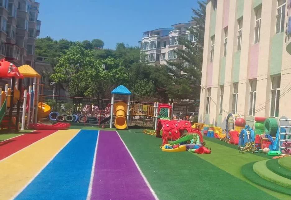我一老同学李园长开了29年的私人幼儿园，规模比较大，有2000平方米，租金一年1
