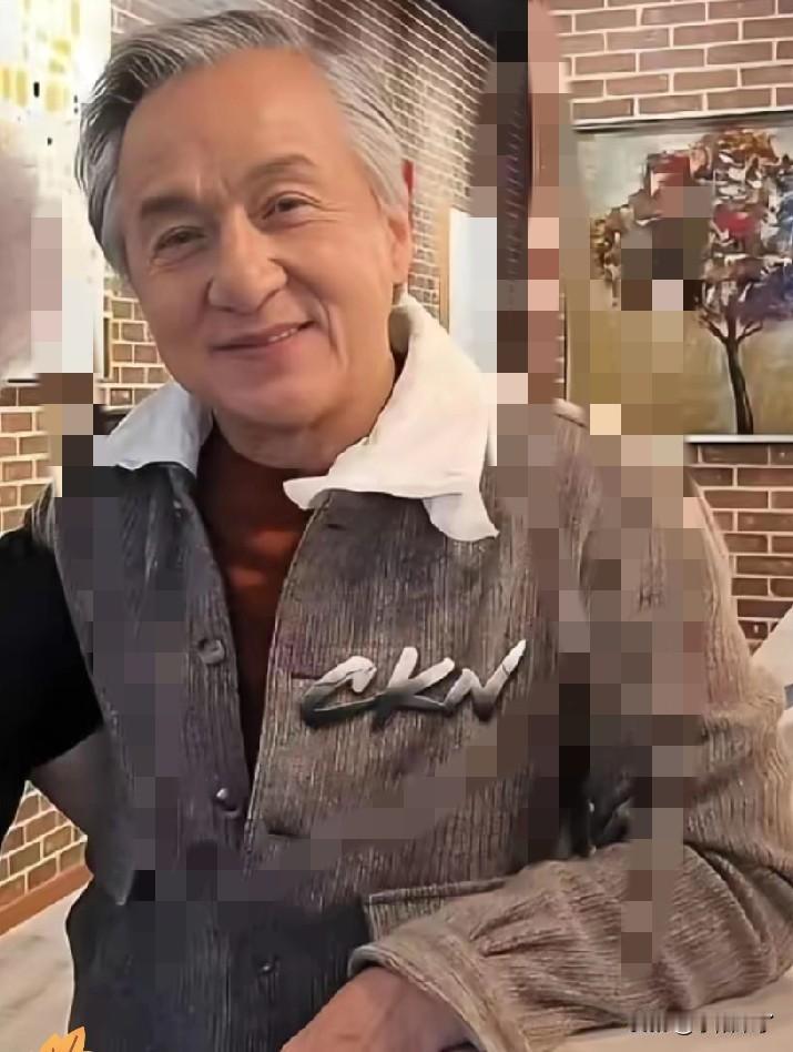 成龙大哥这辈子大概率要遗憾终生了！他挣再多的钱，再有巨星光环，2025年，已经7