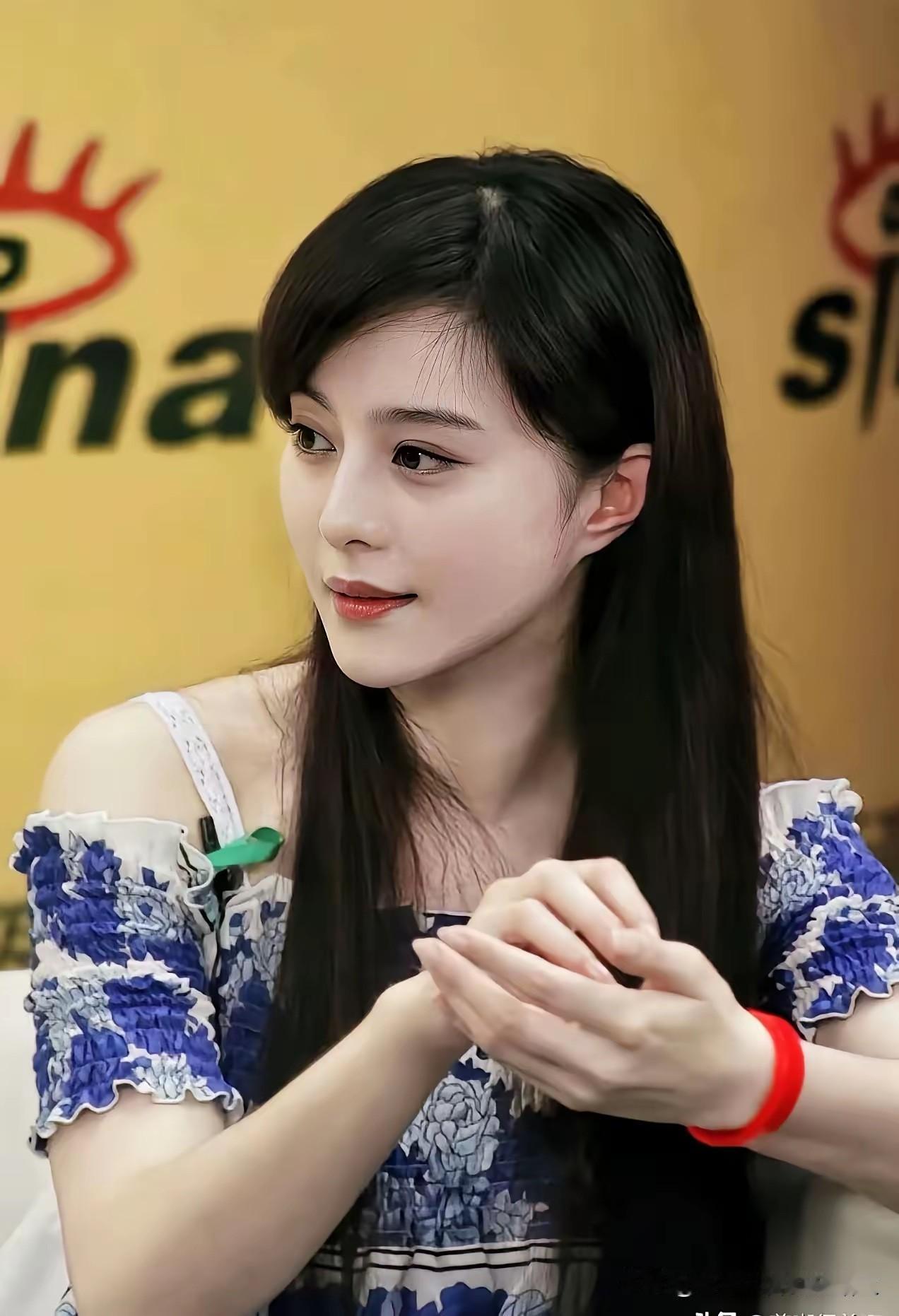 老天真的好眷顾她长得这么标准，让男人眼馋，让女人嫉妒好看的不要不要的，我就