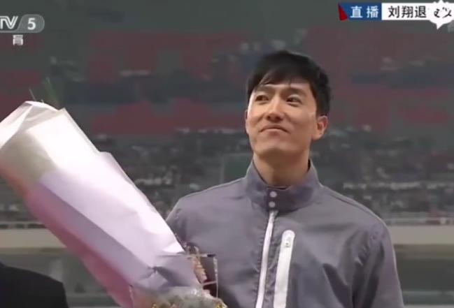 刘翔退役风波再升级了！现在解决问题的办法就是，刘翔把这11年从上海体育局拿的