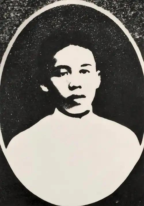 18岁，瞒着妈妈，把遗书托给别人。黄花岗七十二烈士中最年轻的那位。黄花岗七十
