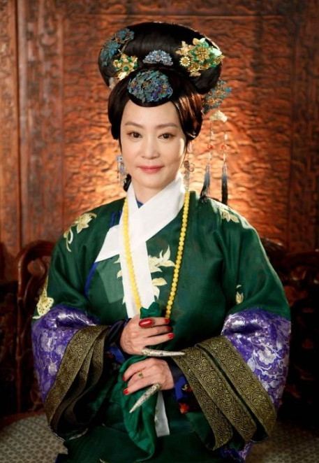1710年，康熙忙完事，对太监说：“让德妃来侍寝吧”，太监一脸震惊提醒到：“皇