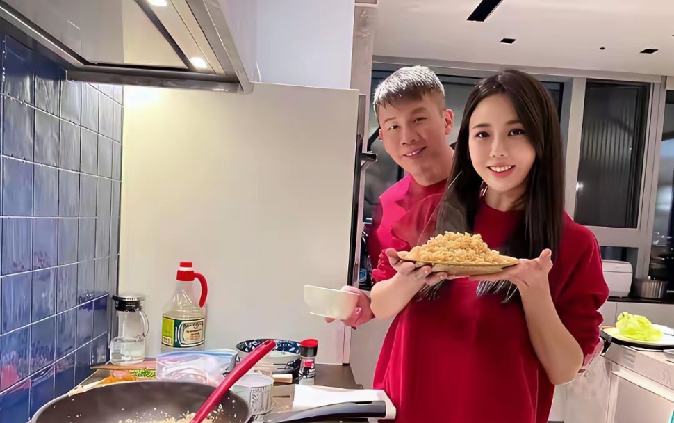 陶喆再一次证明，娶妻要娶年轻的，即使你老了，她还美得心旷神怡