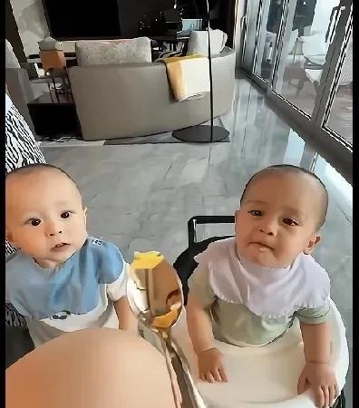 oslen在和妈妈要地瓜吃刚吃一口owen也急吼吼地赶来了这下妈妈可忙开啦