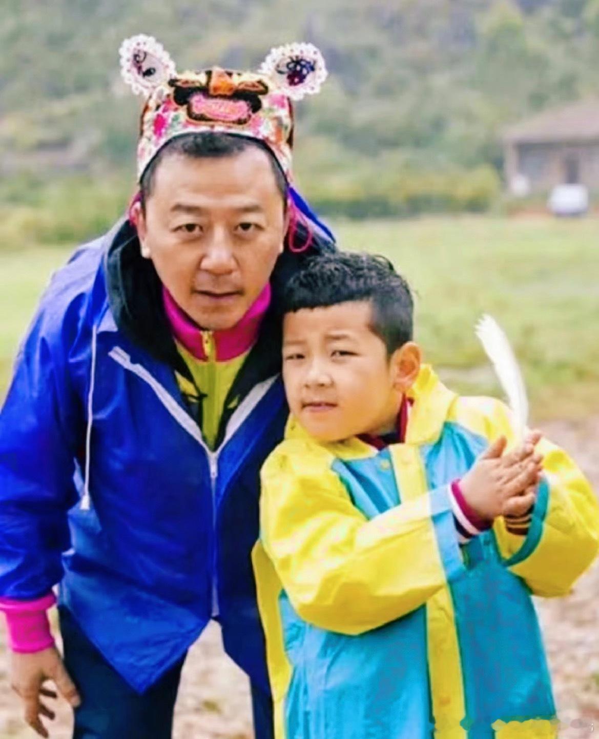 郭涛18岁儿子身高郭涛儿子小石头长大变男大了18岁190的身高，爱健身的型男，考