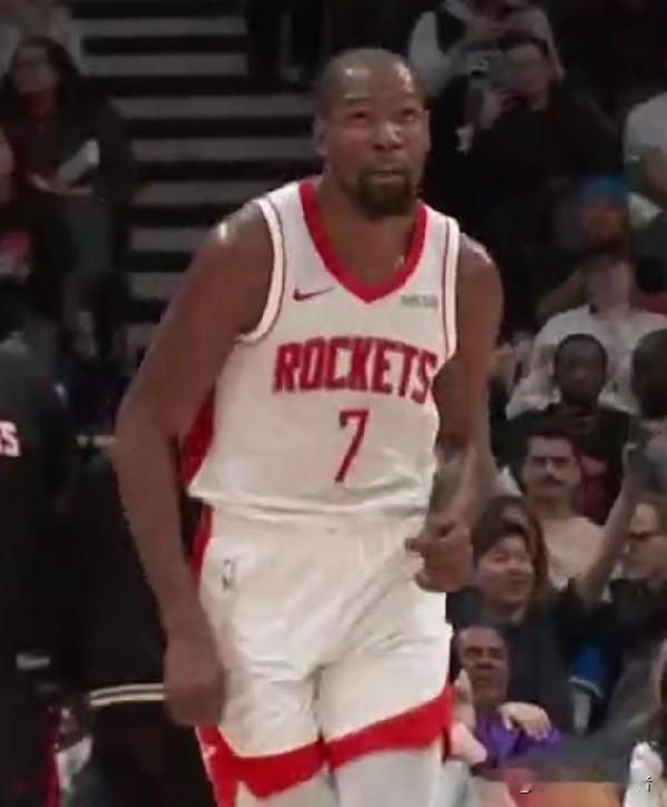 4场常规赛打完!!!火箭新赛季目前2胜2负排名西部第10。进攻效率125.2