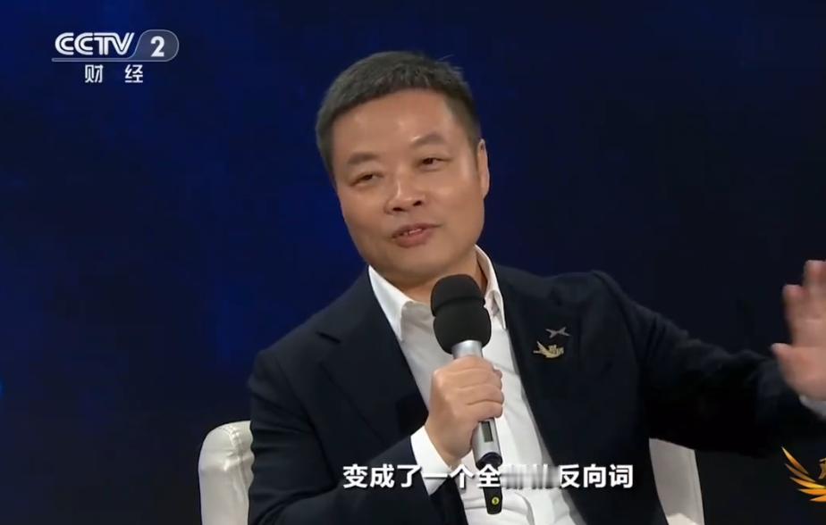 【何小鹏回应造车费董事长】何小鹏回应车企费董事长5月2日，在央视《对话》栏目中
