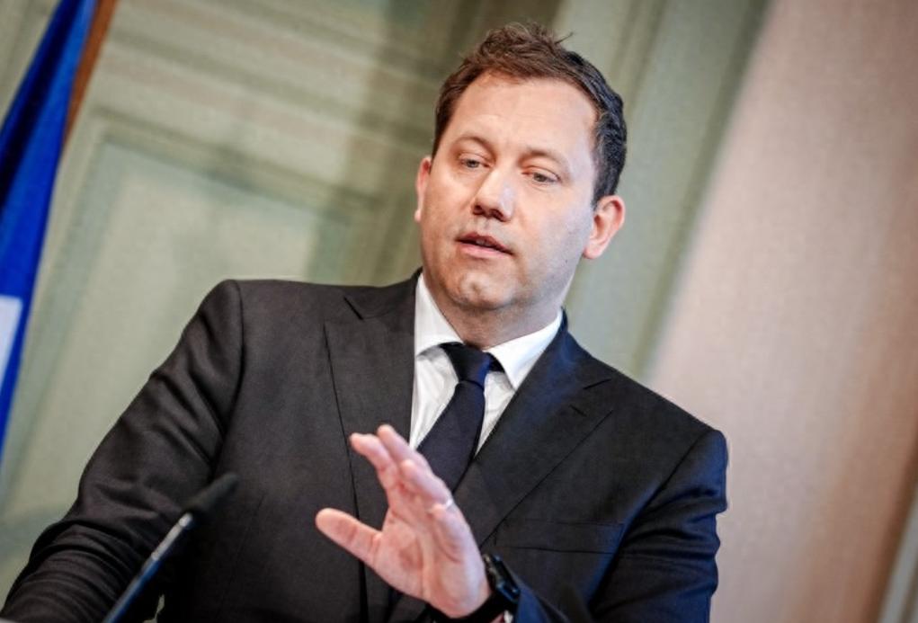 默茨刚结束访华行程，挑衅的就来了，德财长：别在中国面前当傻子默茨的访华行程刚