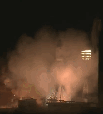 俄罗斯在东方航天发射场成功发射了一枚携带2颗“Aist-2T”成像卫星和50颗小