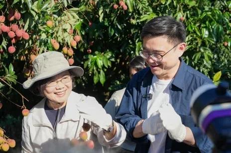民进党高雄铁票仓告急！赖瑞隆民调从领先16%惨遭逆转，柯志恩反超4.8个百分点，