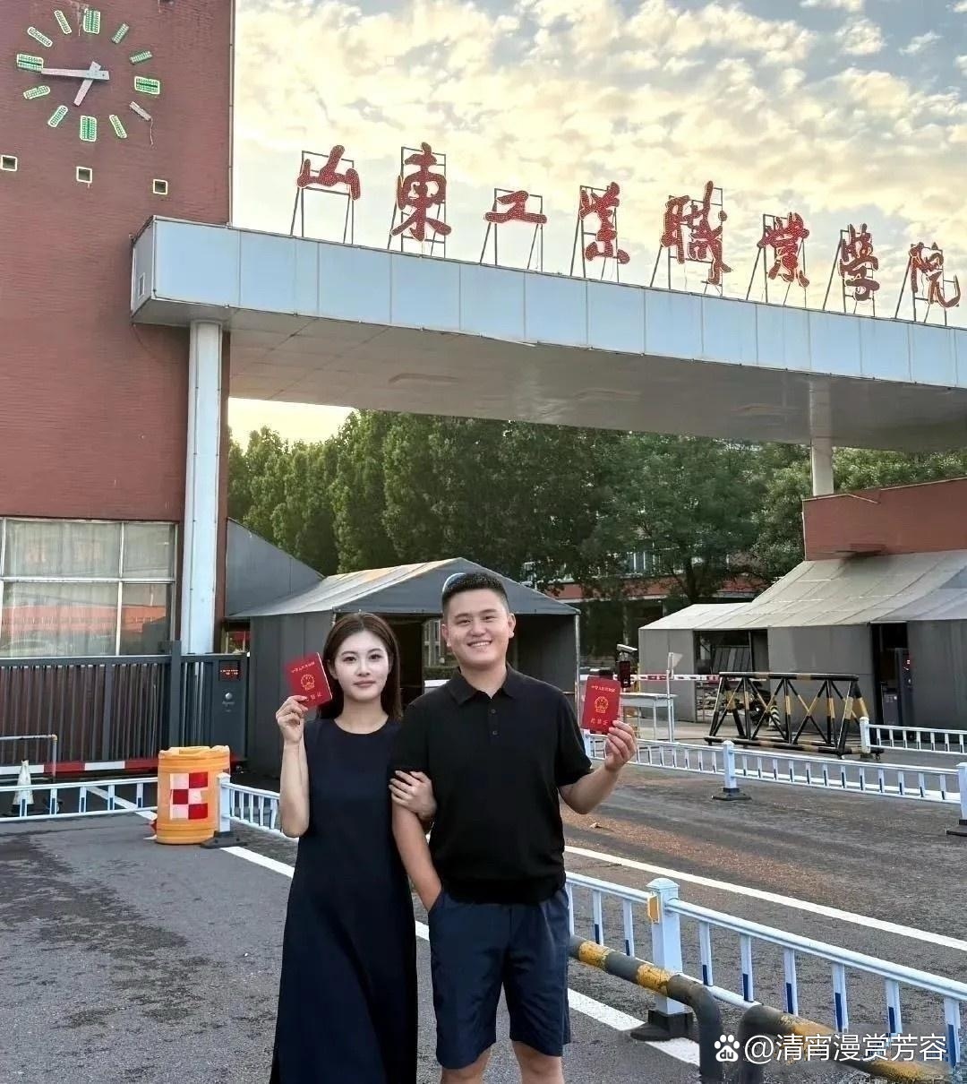 不怪小伙子一脸幸福，换谁谁不是呢​​​