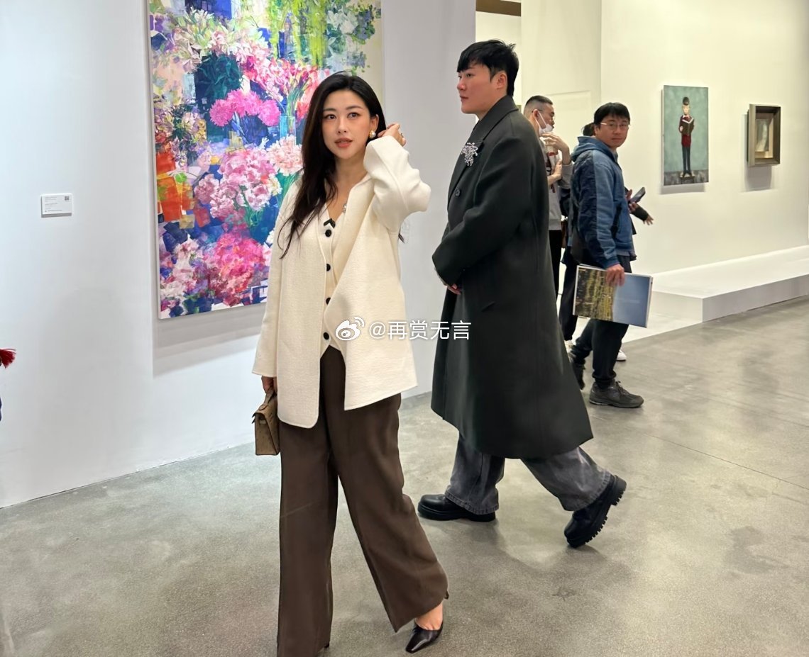 娱乐圈最干净的女艺人了，一直保持洁身自好的品格，为人德艺双馨。