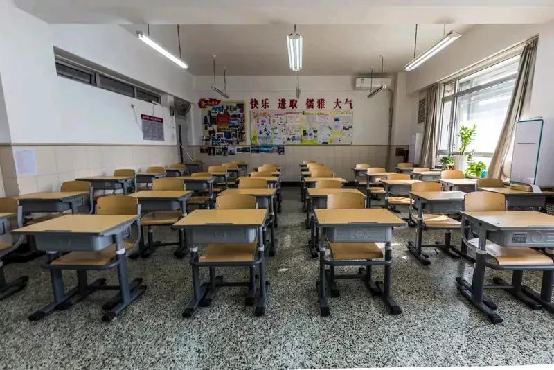 全国中小学放三天秋假，连上双休日，一连休息五天。2025年11月12-14日