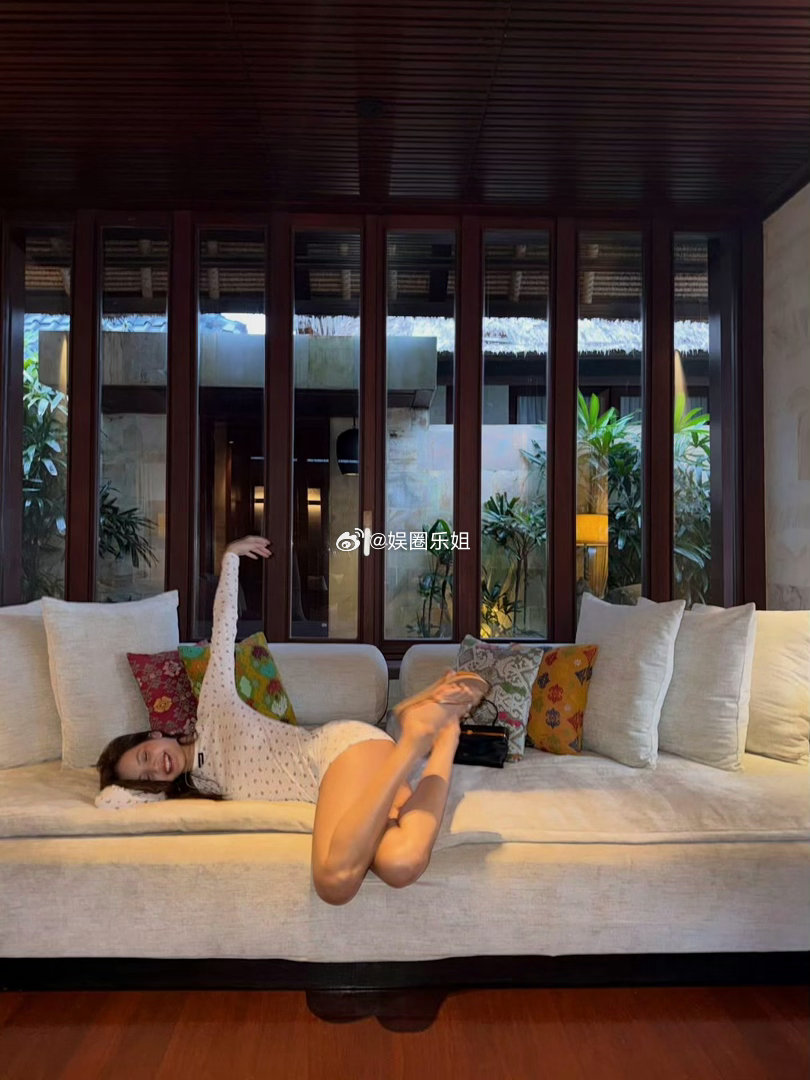 身材状态代表着自律的程度，这么高强度的工作行程还有这样的状态，成功是有道理的！L