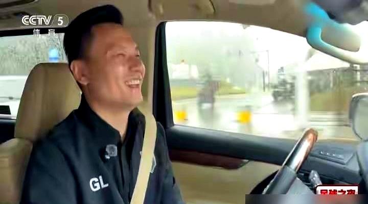 新闻里说，郜林把广州的豪宅卖了，成交价1.29亿，账面上净赚近9000万