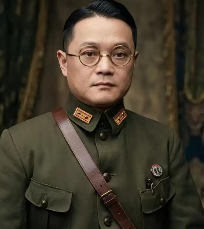 🌛1949年，国军上将潘文华决定起义，却发现七姨太是特务，为了不打草惊蛇，