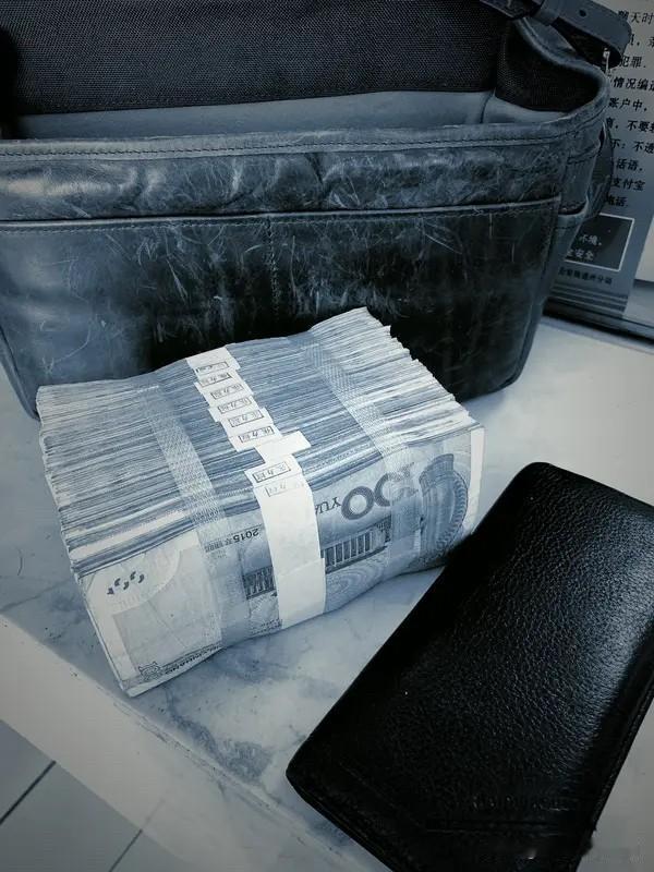 不要看一个人说了什么，而是看一个人做了什么！一个人说了什么其实并不重要，因为