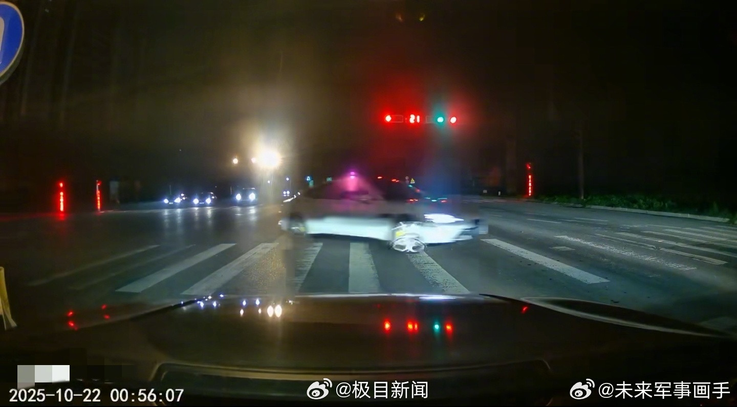 租车漂移闯红灯：司机违法与车企无关，责任需个人承担10月22日凌晨，西安临潼区一