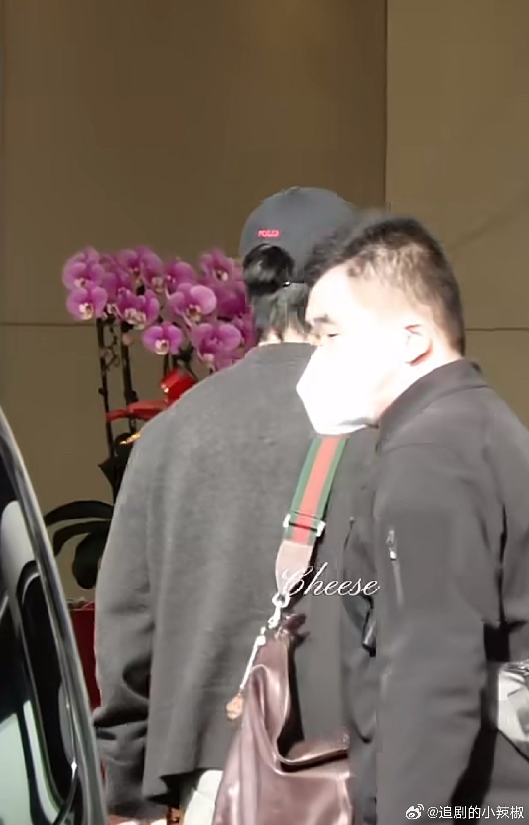 肖战进组《十日终焉》✈️路透，真事业批