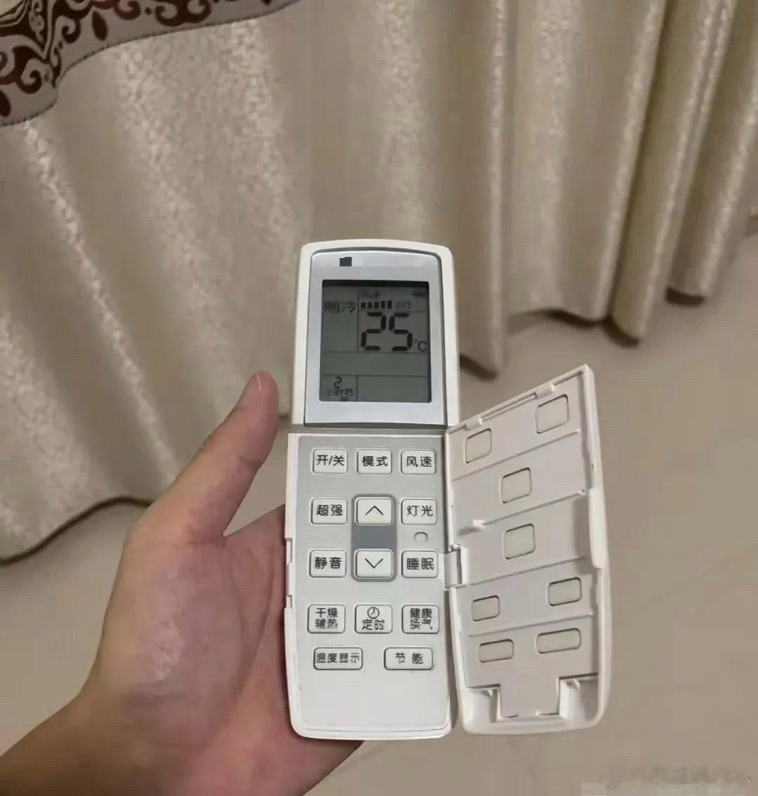无意中把空调遥控器摔了…才发现别有洞天