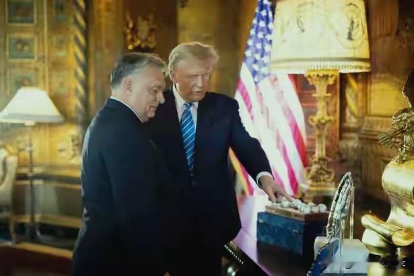 欧尔班开玩笑说想“挖走”白宫美女发言人匈牙利总理欧尔班不仅聪明睿智，而且还处处