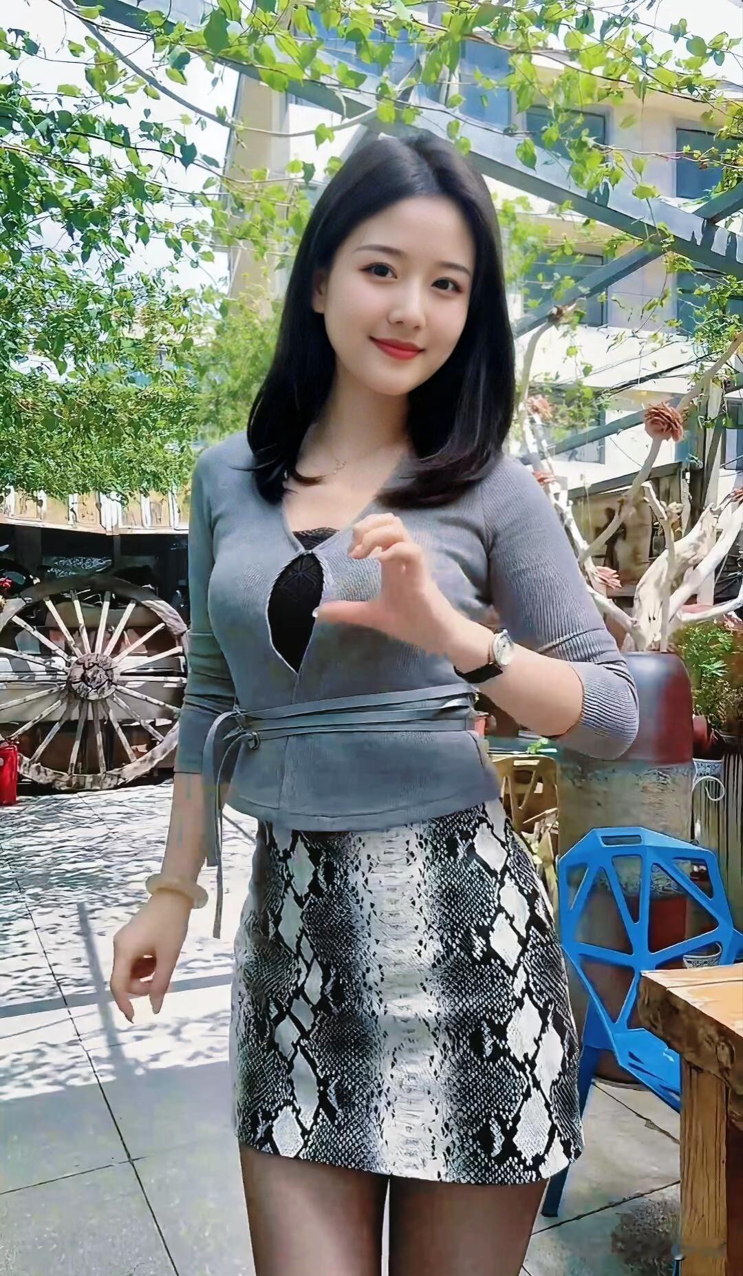 喜欢简约的穿搭，有推荐的吗