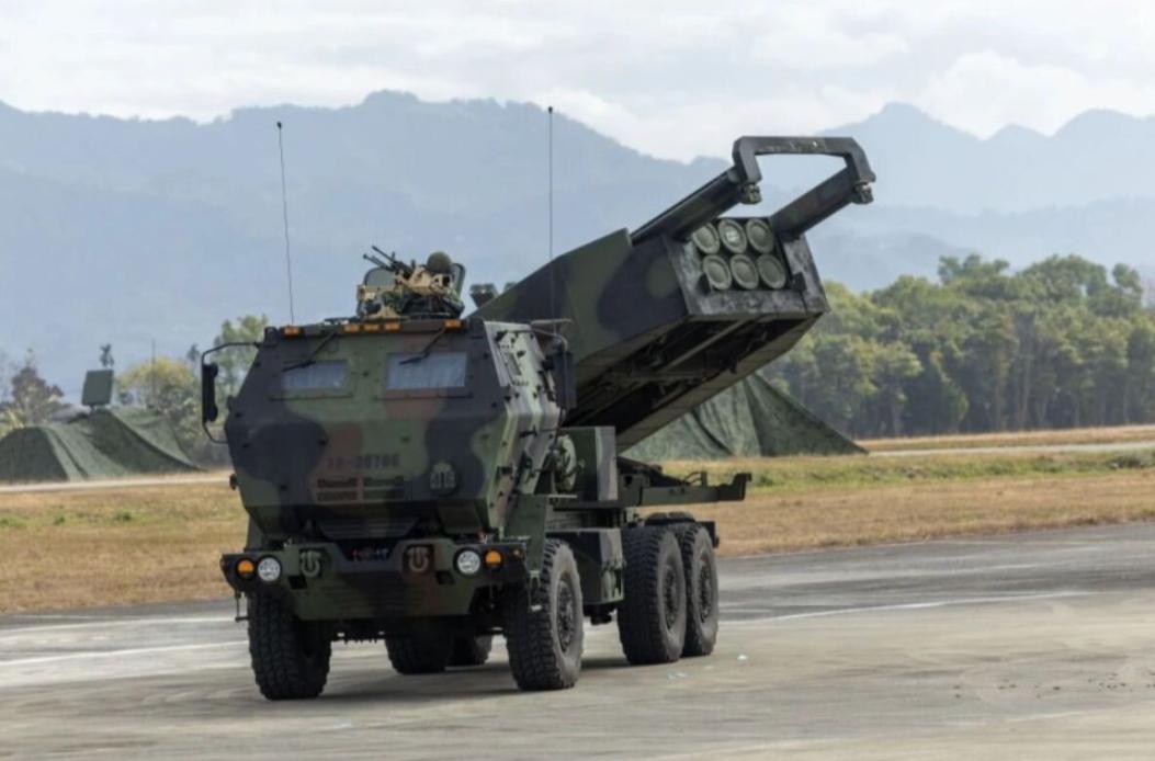 警告无效，直接锁定！最近，台军把从美国买来的“海马斯”火箭炮直接拉到东引