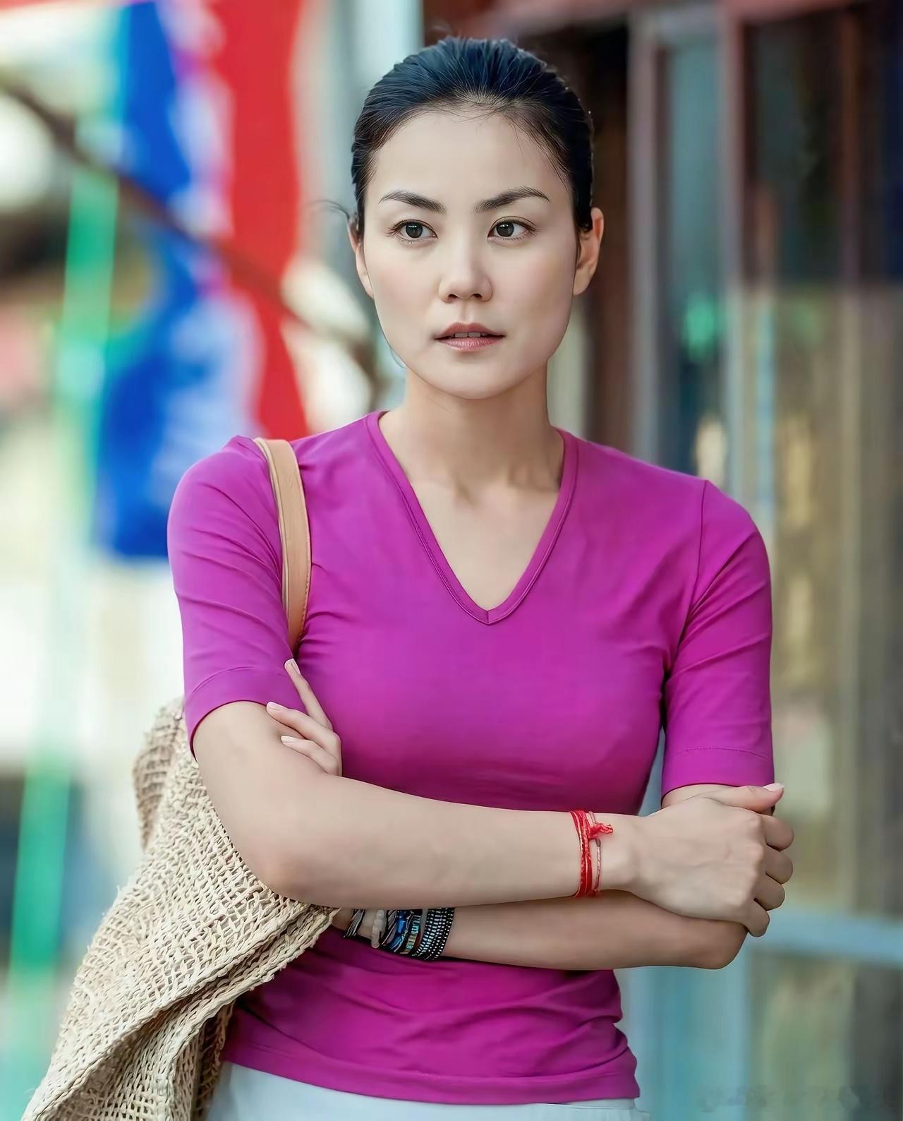 王菲都老成这样了，谢霆锋还会继续爱她吗？谢霆锋的爱情，可是让我相信了老舍的一句话