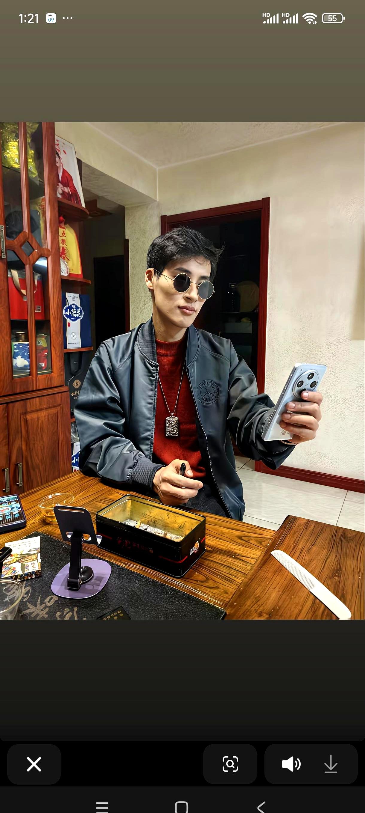 失散25年回国认亲，他最先住的不是亲爸家。亲爸在榆次做保安，租的小户型挤不出