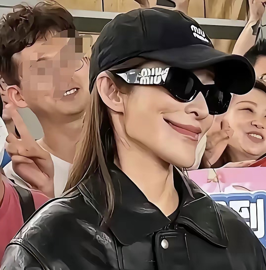 嘴角咧到后脑勺了是过样描述的吧？