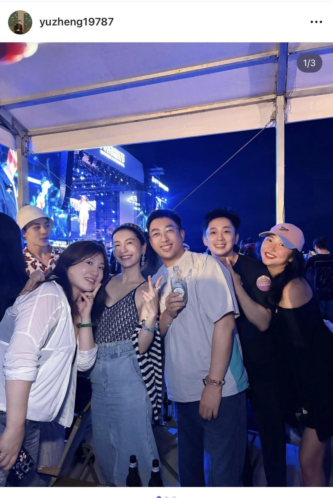 白月光事件之后消失的于正，更新社交平台内容了，和朋友们在阿那亚夜夜笙歌。娱乐圈