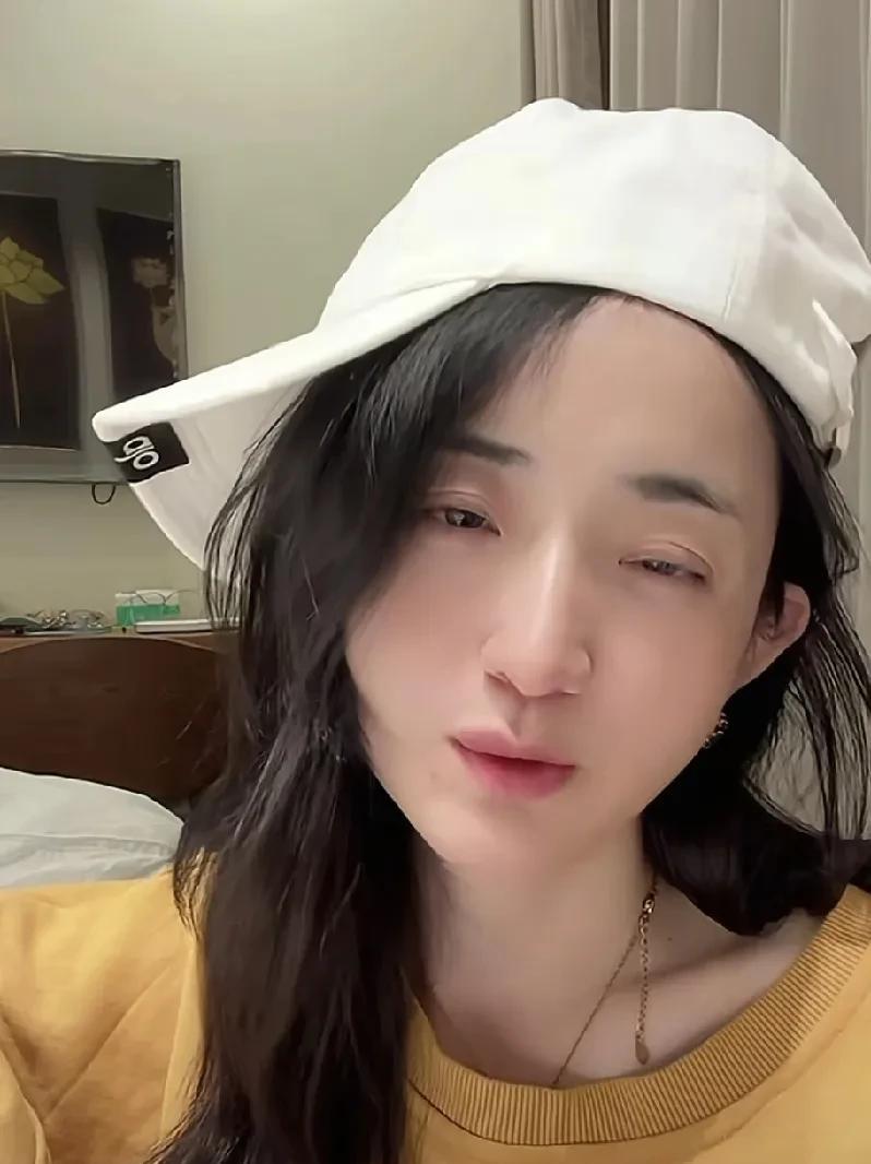 被诈骗20万的大龄网红剩女雅典娜，准备退网了。因为雅典娜遭遇杀猪盘被诈骗20万
