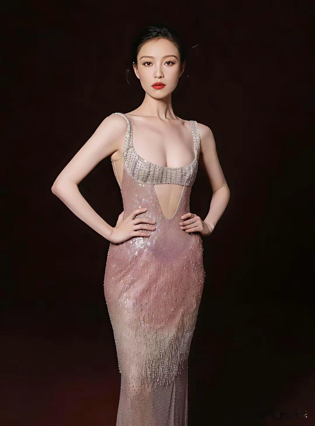 不是说男人都喜欢倪妮这种身材吗？看来井柏然的审美果然有点不一样！​