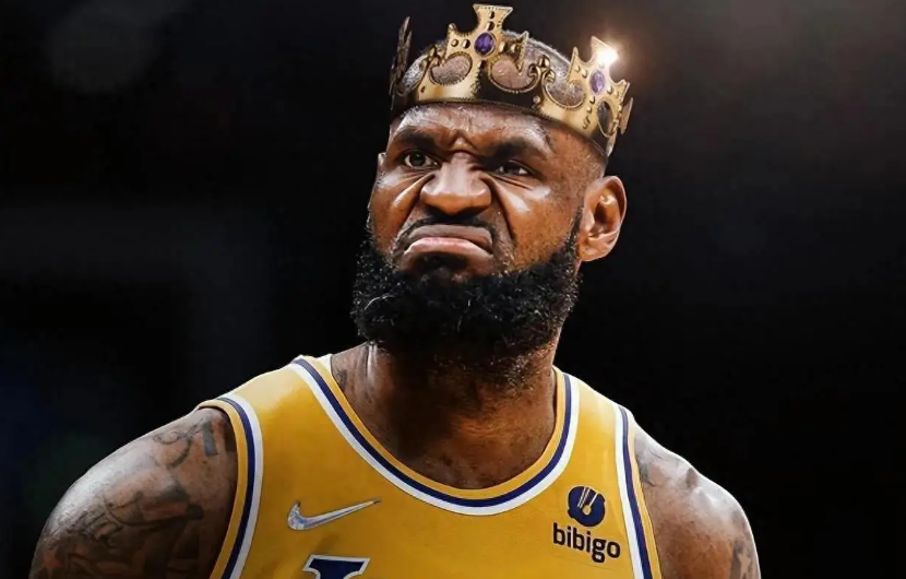 詹姆斯跌出历史前五到底合不合理。詹姆斯作为NBA最具争议的球星之一。关于他的