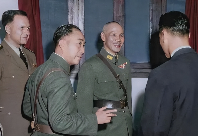 1945年，戴笠邀请50名汉奸吃饭，待众人吃完得意时，他却突然说道：“现在公布逮