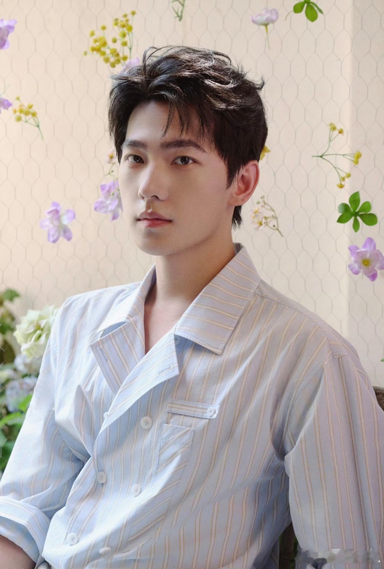 1.杨洋不敢学爱鞋男星那样秀恩爱，因为知道外界对他的恋情特别关注，一旦有任何过度