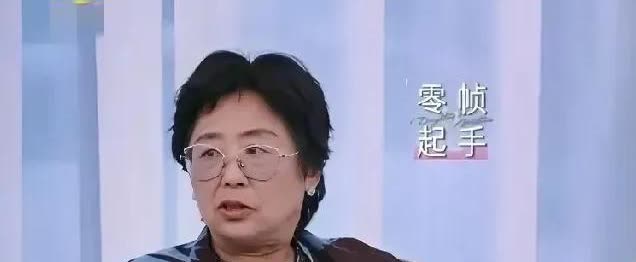 黄圣依这一次，真的给所有有女儿的家庭提了一个醒她妈妈邓传理说:黄圣依自从