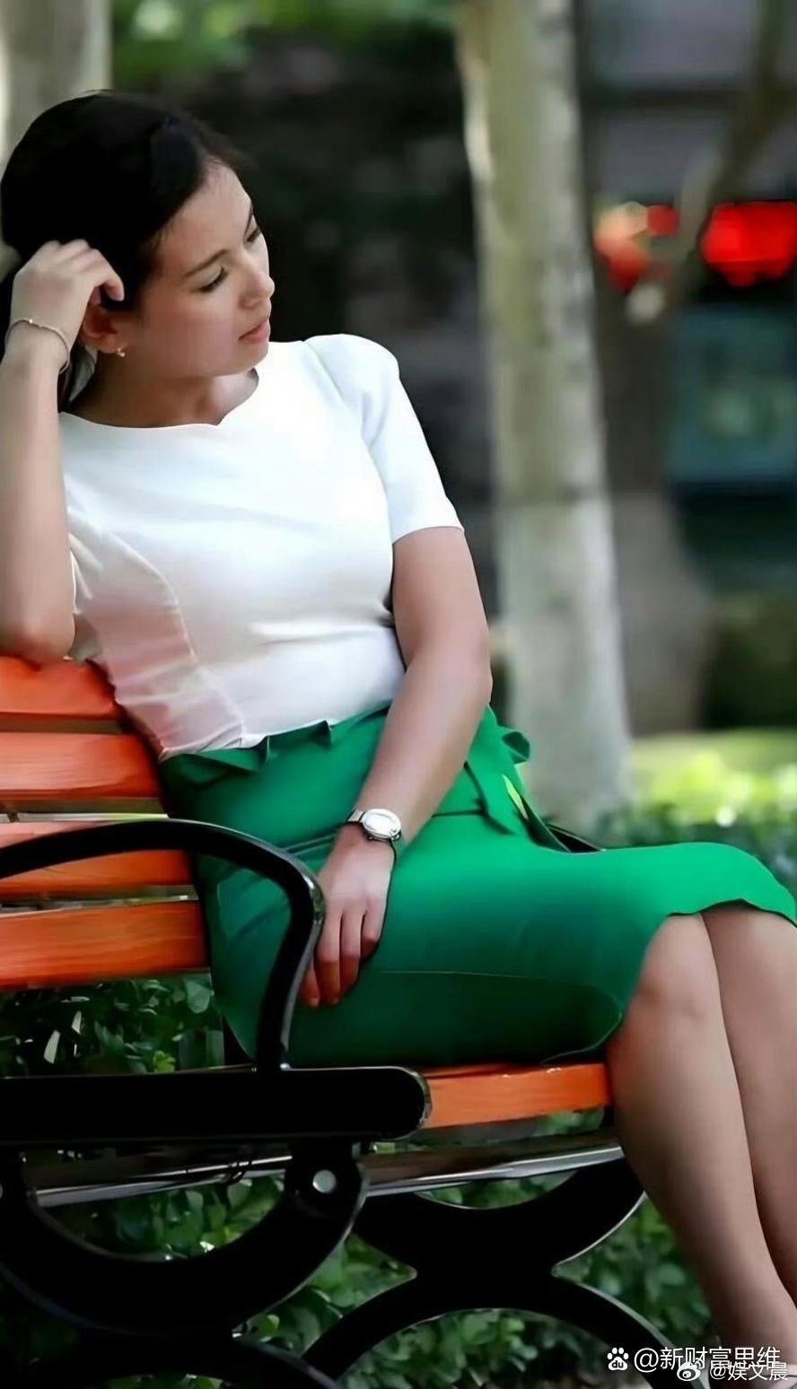 刘涛这状态也太好看了吧！珠圆玉润、温婉大气，自带富贵温柔感，越看越有韵味～