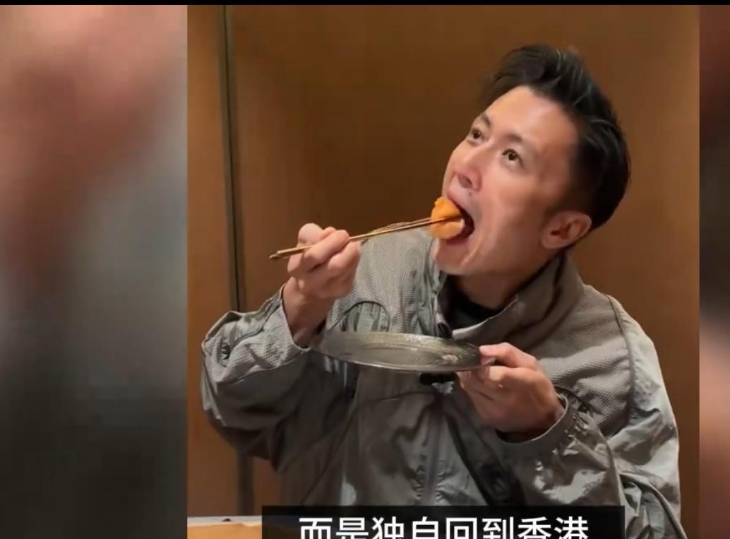 谢霆锋七夕不陪王菲？破天荒回香港陪爸妈吃大餐！88岁谢贤满头白发却笑成眯眯眼，狄