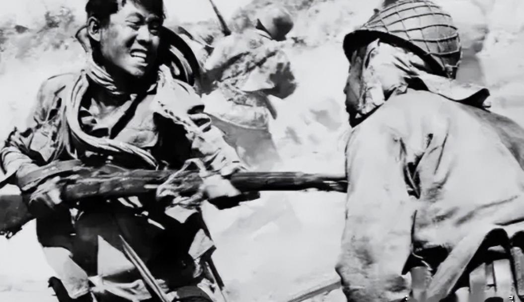 1941年，日本少将当众残杀八路军干部，杀完还对他进行肢解，一个伪军看到这一幕，