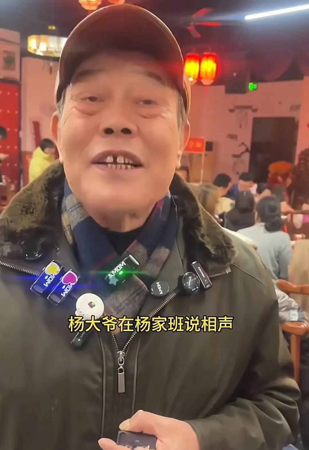 12小时票房卖空，天津相声圈炸了杨威一嗓子把票喊到没，元旦场子全红。后台数