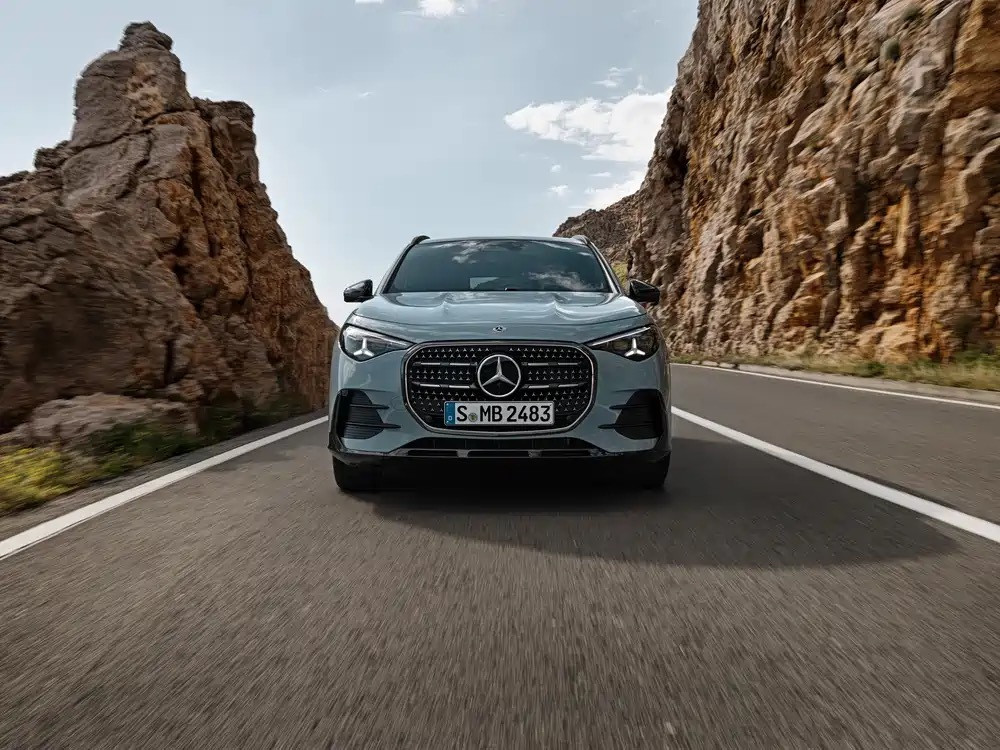 2026款奔驰GLA8月焕新上市，定位紧凑型豪华家用SUV。新车延续奔