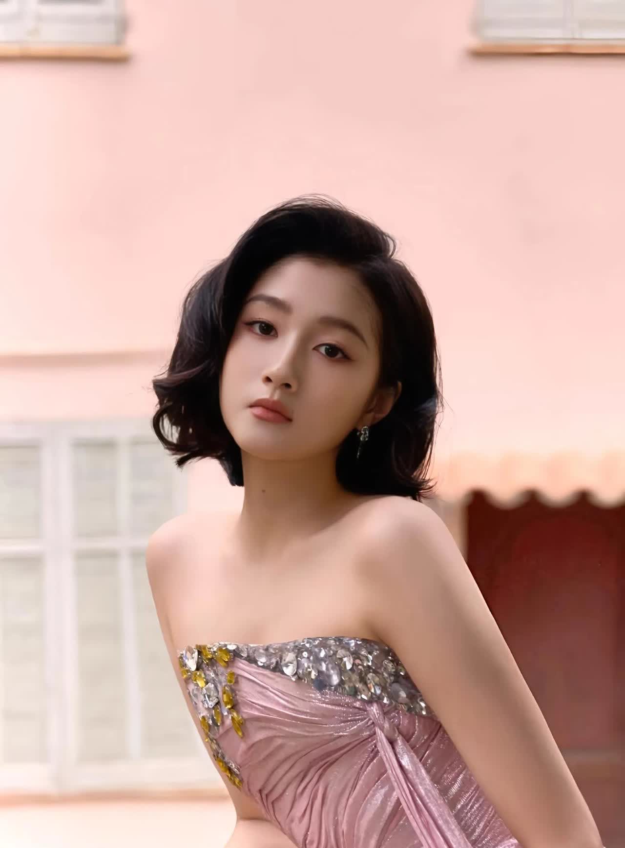关晓彤被骂装嫩！25+女生扮少女感到底违和吗？