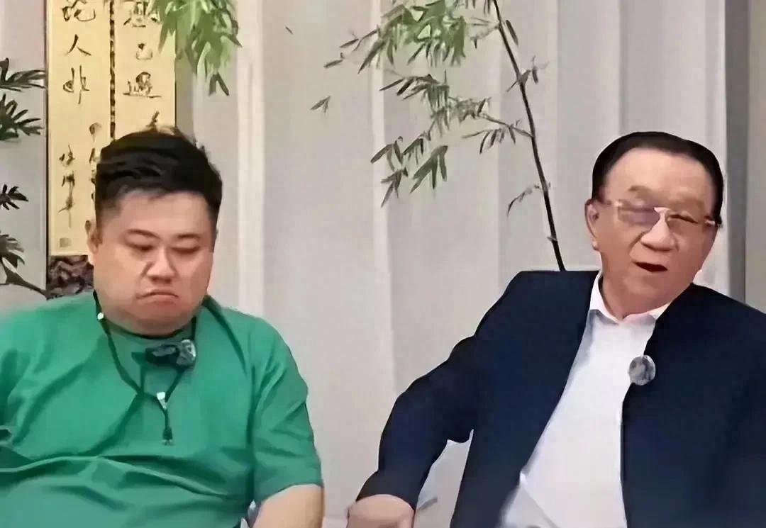 2025年7月，风起侯门，波及天津。一众相声演员，有名声显赫者，也有寂寂无名