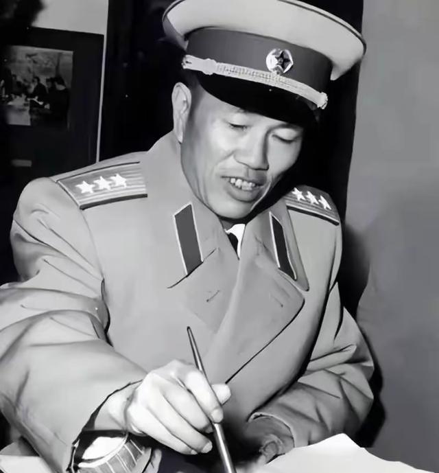 1967年春季，梁兴初升任解放军成都军区司令员。当时他的老首长、四野战友邓华也在