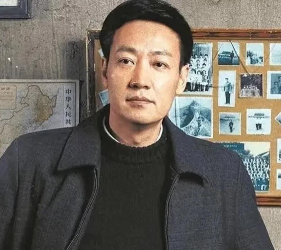 辛柏青有多牛？不查不知道，一查我跪了没得奖的，《人世间》周秉义，在我心中封神，谁