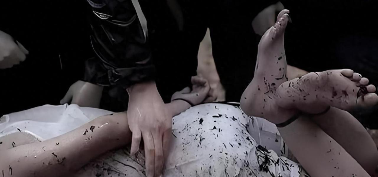 那天在校园里采DNA，谁也没想到会揪出凶手。高承勇当时就在现场，还跟学生一起听普