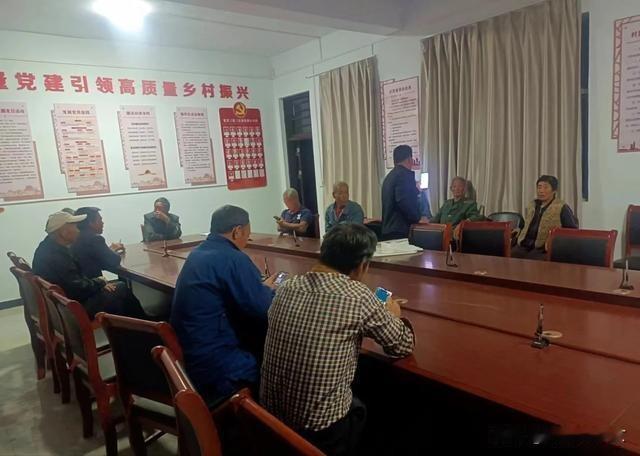 最近很多退休的朋友都在讨论：2026年养老金调整，会不会直接取消工龄挂钩，改成“